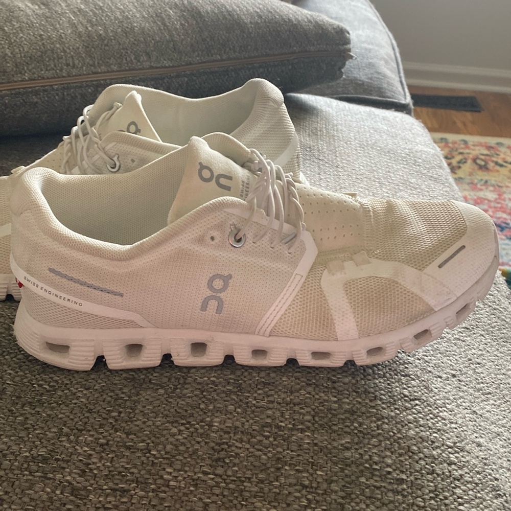 On cloud white used shoes size Men’s 8